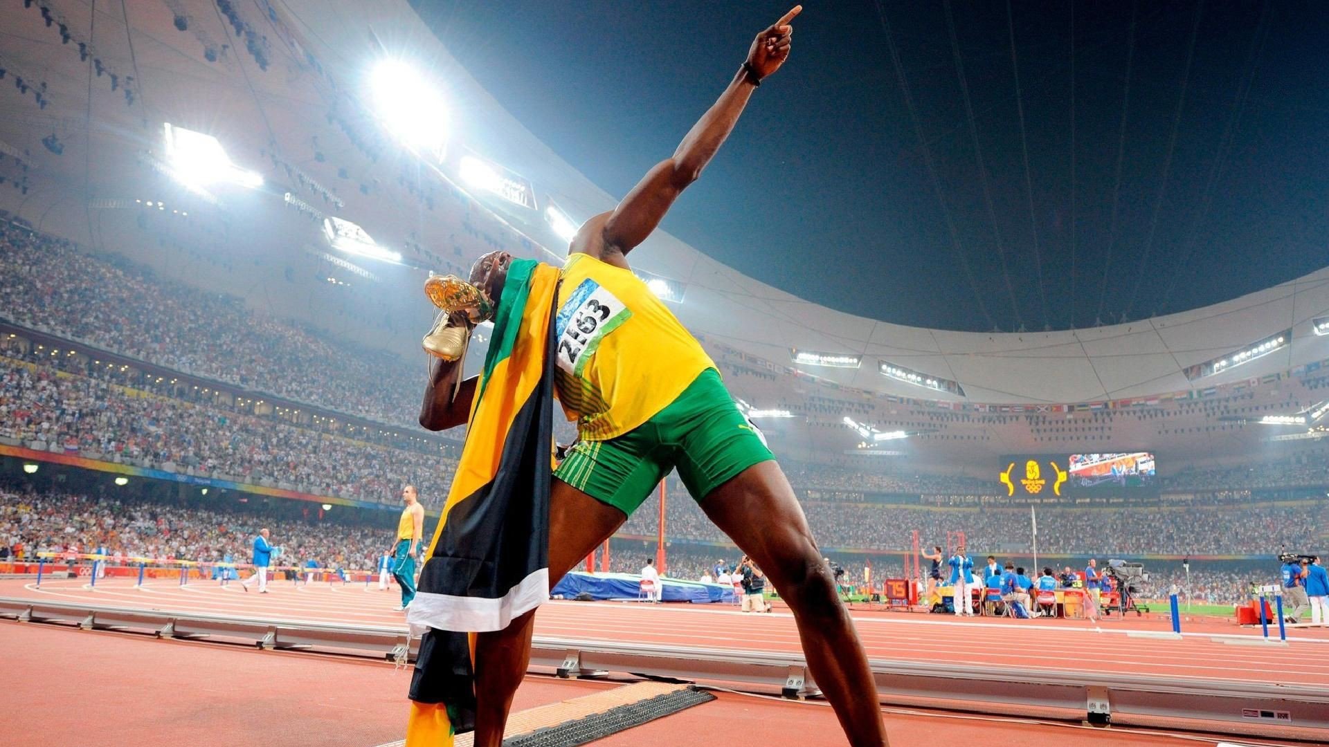 24小时疯狂追逐：夜色中WRC激烈追赶赛场实录，24小时疯狂歌曲